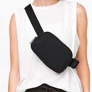 Lululemon Everywhere Belt Bag Black
